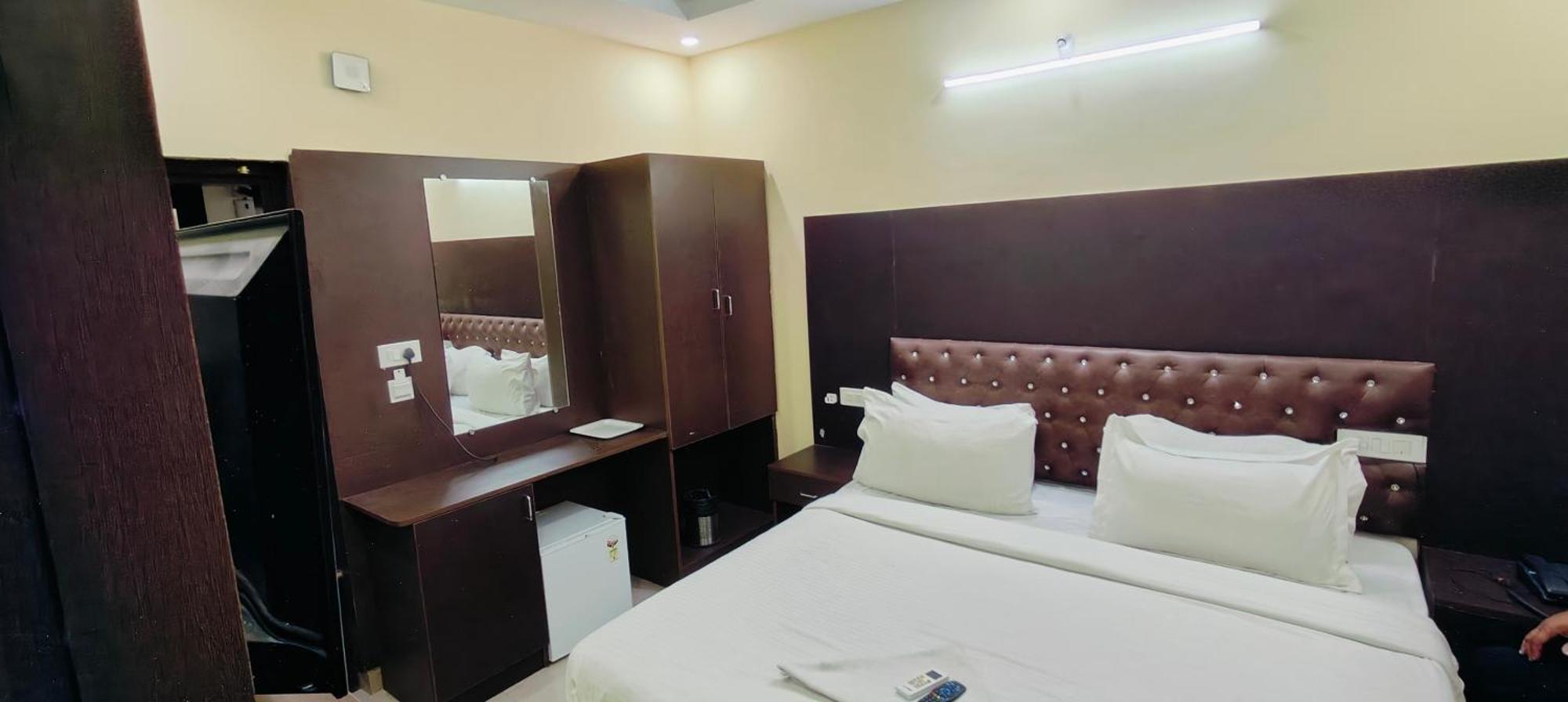 Pph Royal Gs Comforts Opp Mall Of Asia Bangalore Bagian luar foto