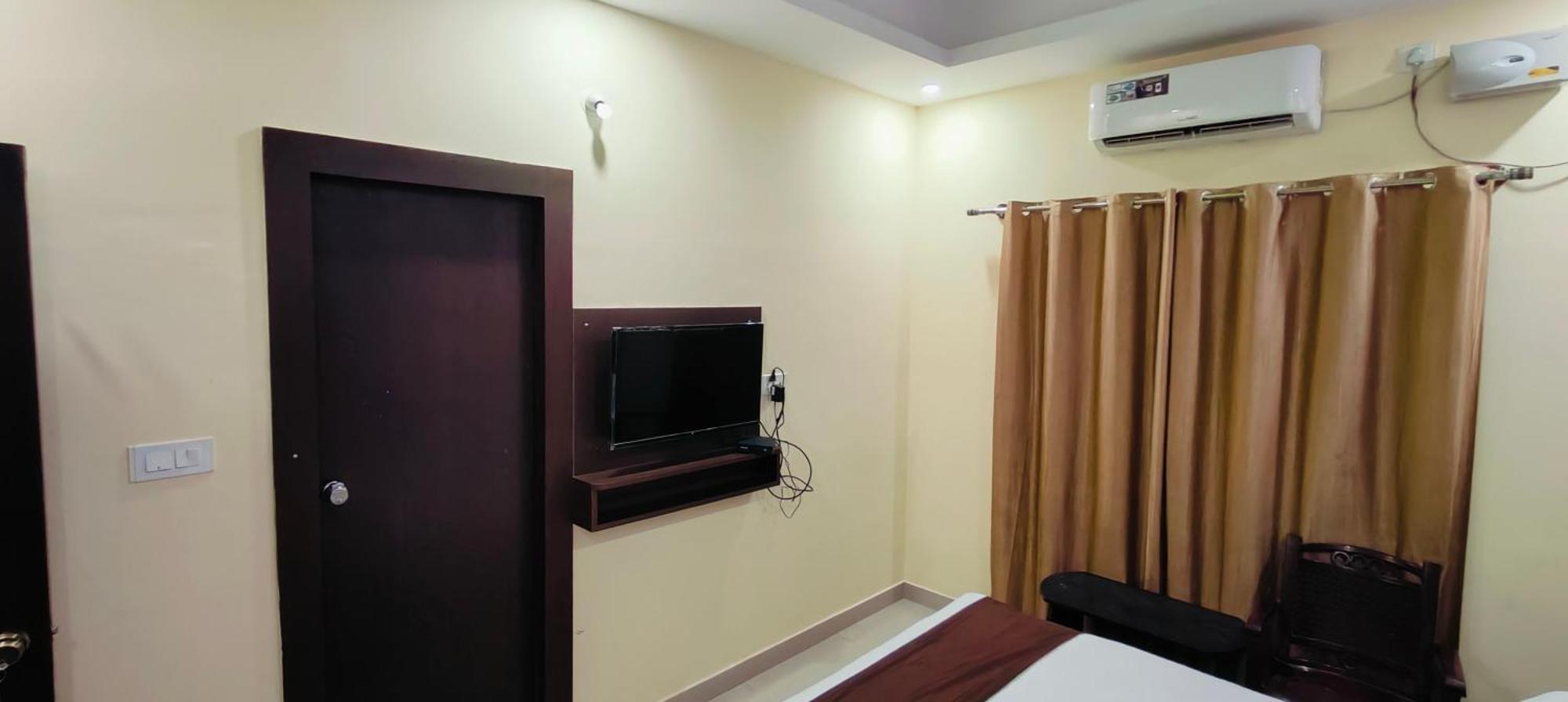 Pph Royal Gs Comforts Opp Mall Of Asia Bangalore Bagian luar foto